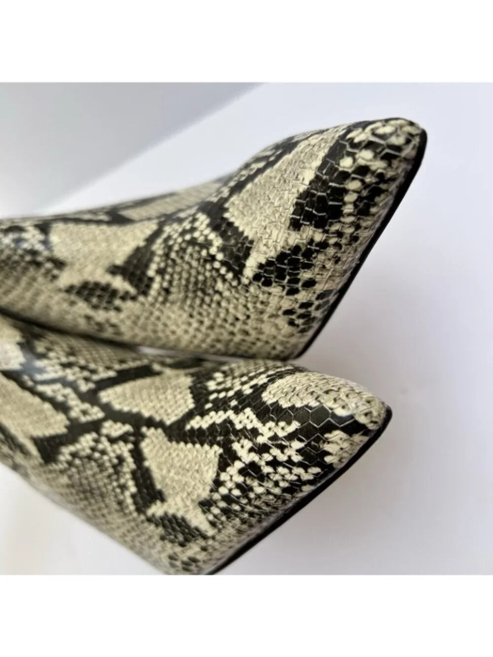 Schutz Leather Bette Snake-Embossed Snakeskin Print Heeled Booties Size 8 Boots